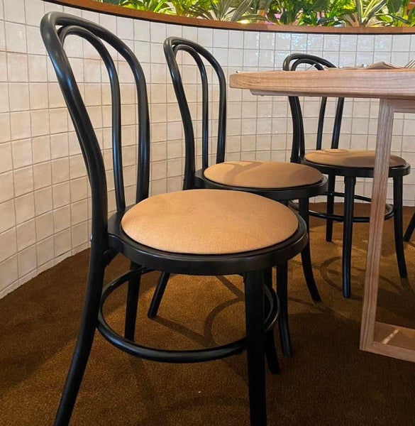 Pub: Hotel Settlers - Rockhampton | Nufurn Commercial Furniture 