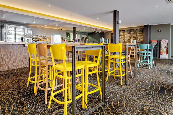 Pub Hotel: The Lakes Hotel
