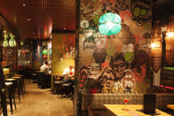 Pub Hotel: Monkey Bar